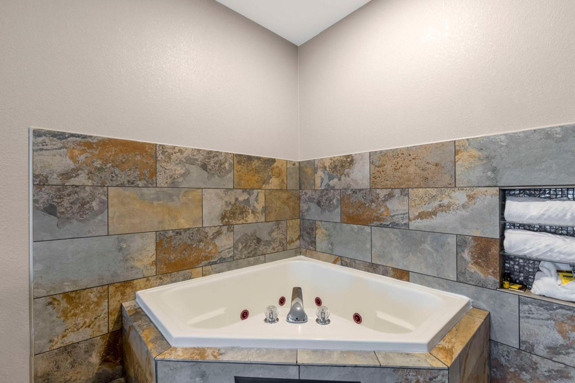 Best Western Plus Des Moines West Inn & Suites Clive Εξωτερικό φωτογραφία
